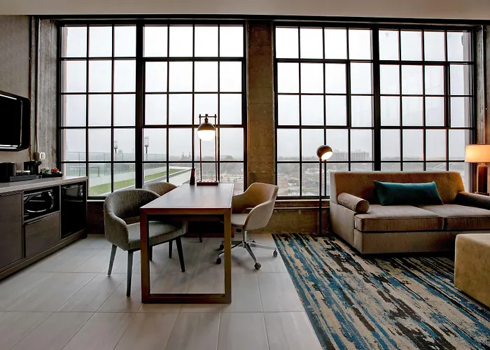 Hotel Embassy By Hilton Riverfront 4*