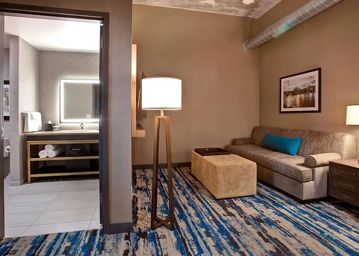 Embassy By Hilton Riverfront 4*