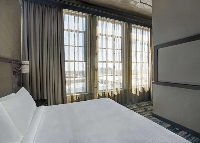 Embassy By Hilton Riverfront Hotel Rockford