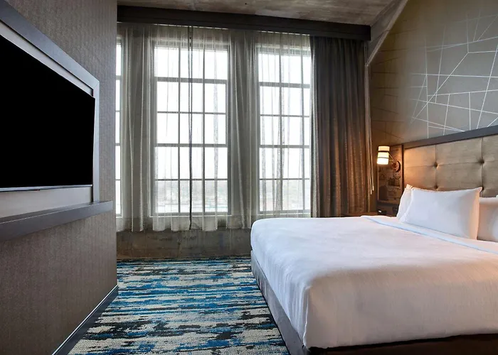 Hotel Embassy By Hilton Riverfront Rockford
