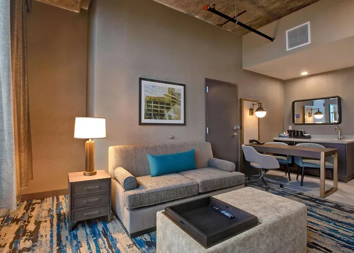 Hotel Embassy By Hilton Riverfront