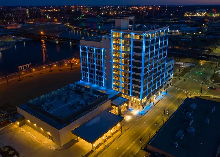 Hotel Embassy By Hilton Riverfront Rockford