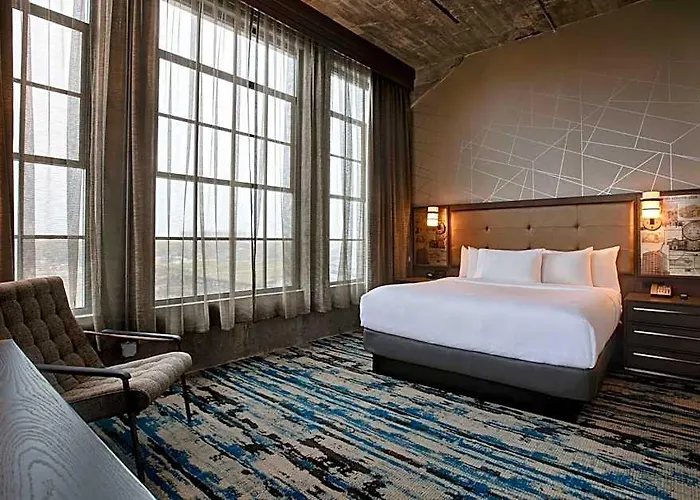Hotel Embassy By Hilton Riverfront