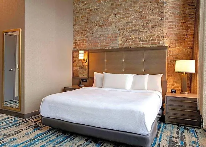 Hotel Embassy By Hilton Riverfront Rockford