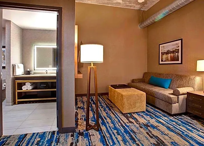 Hotel Embassy By Hilton Riverfront 4*