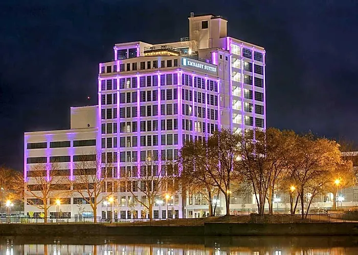 Embassy By Hilton Riverfront Hotel