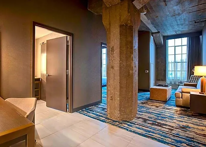 Hotel Embassy By Hilton Riverfront